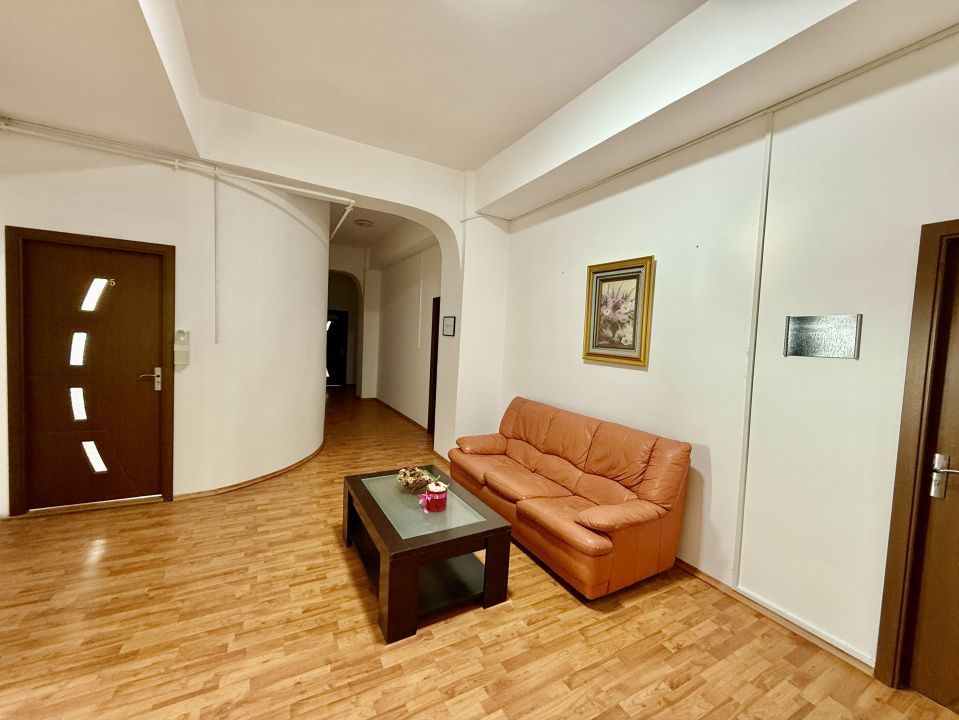 Spatii birouri centru vis-a-vis de Tomis Mall cu utilitati incluse – fotografia 2 din 4