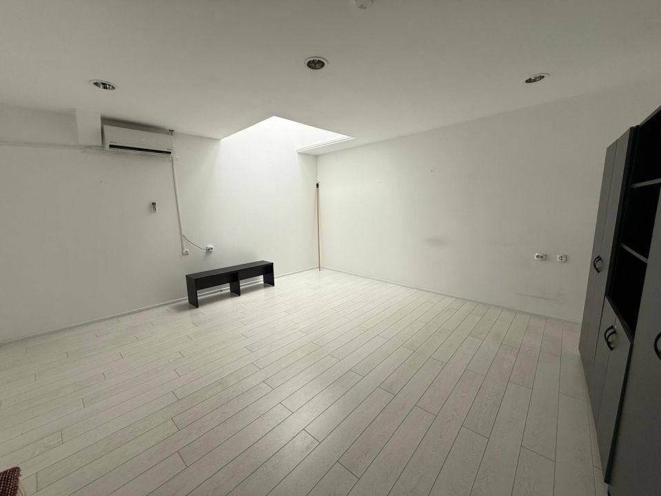 Închiriere spațiu de birouri în ultracentral, 750 EUR – fotografia 2 din 9