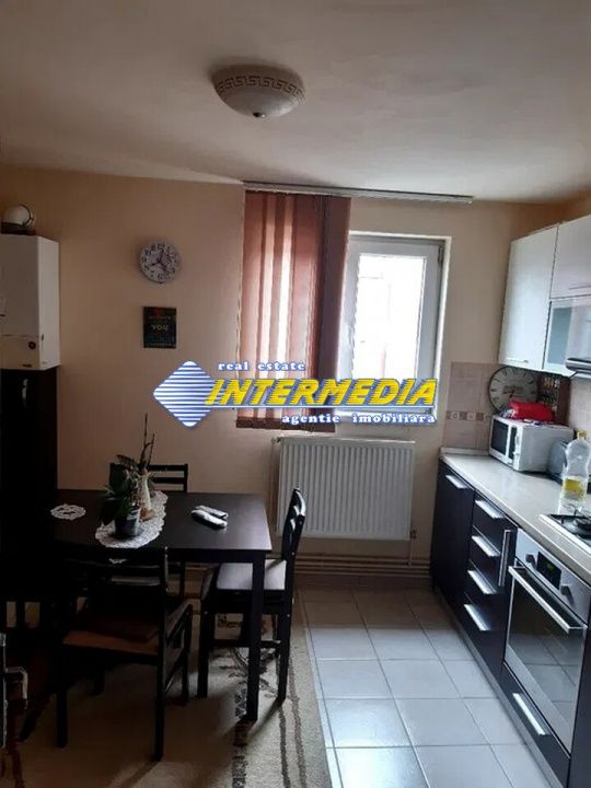 Apartament 3 camere I decomandat I Cetate I balcon I pivnita I zona Mercur I – fotografia 4 din 6