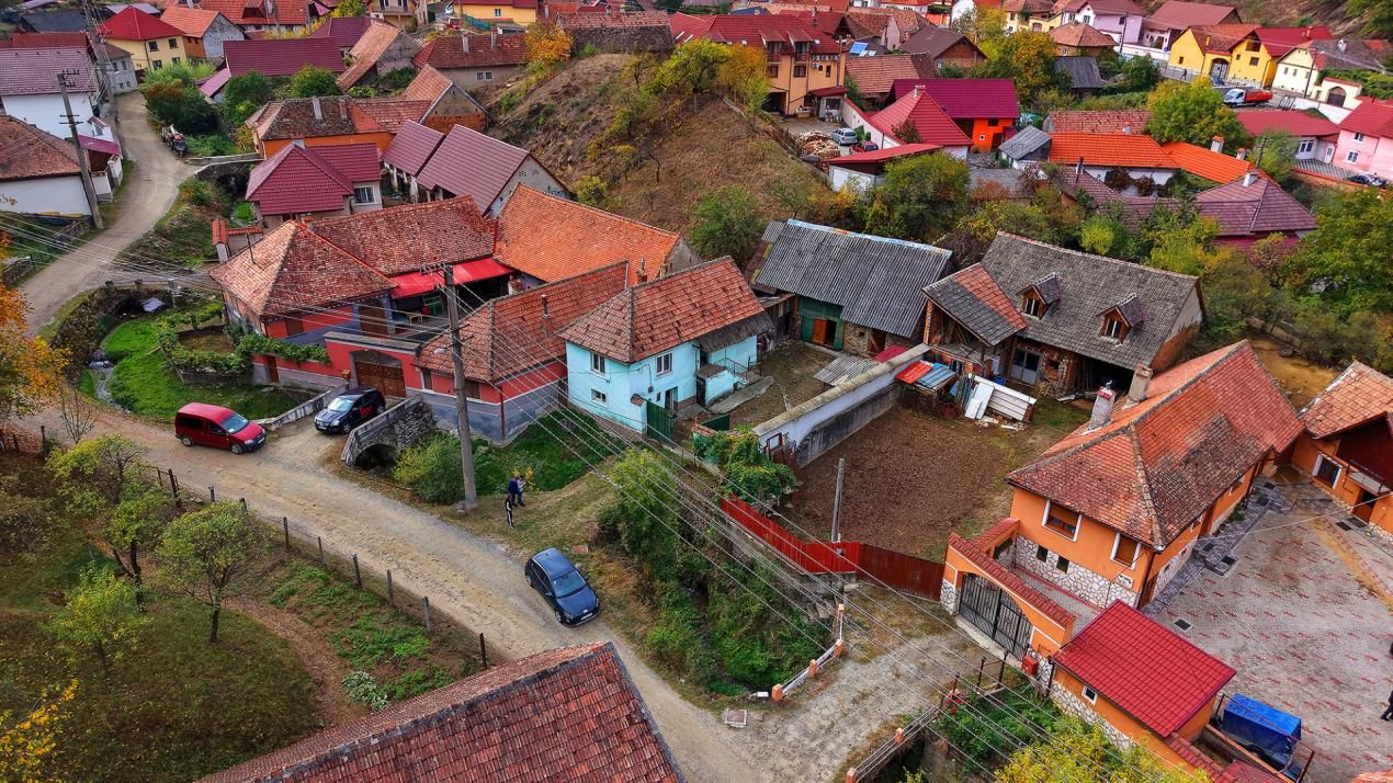 Casă în Tălmăcel – fotografia 1 din 16