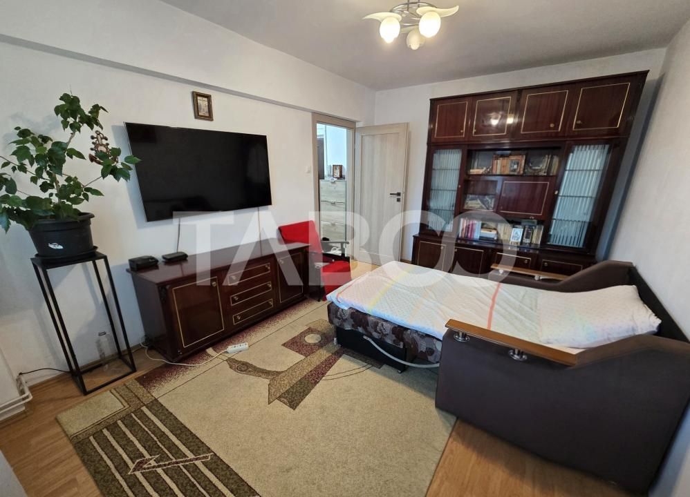 Apartament decomandat mobilat balcon pivnita zona Mihai Viteazul Sibiu – fotografia 1 din 13