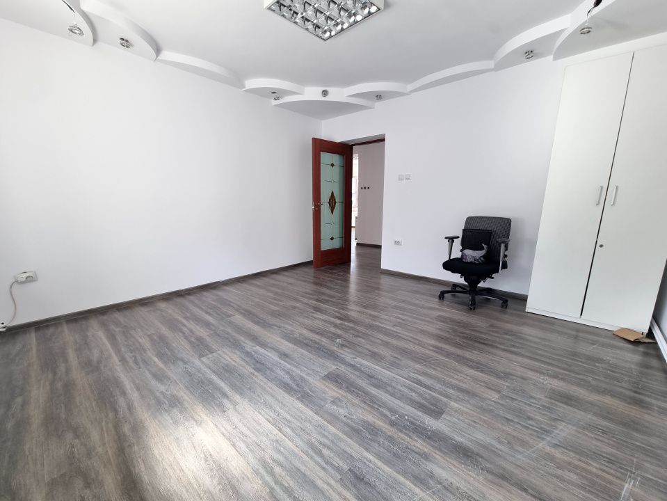 Spatiu de birouri cu 3 locuri de parcare, cartier Intre Lacuri – fotografia 1 din 11