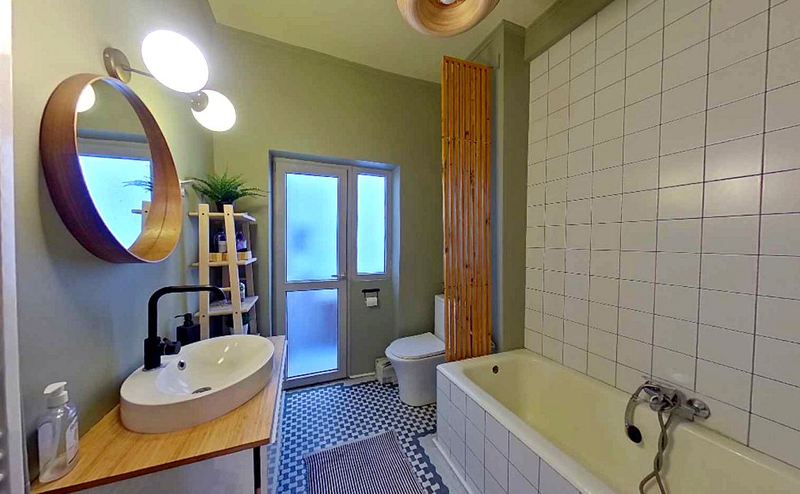 Central Location | Architect-Designed Studio | Turnkey Airbnb Investment – fotografia 9 din 18
