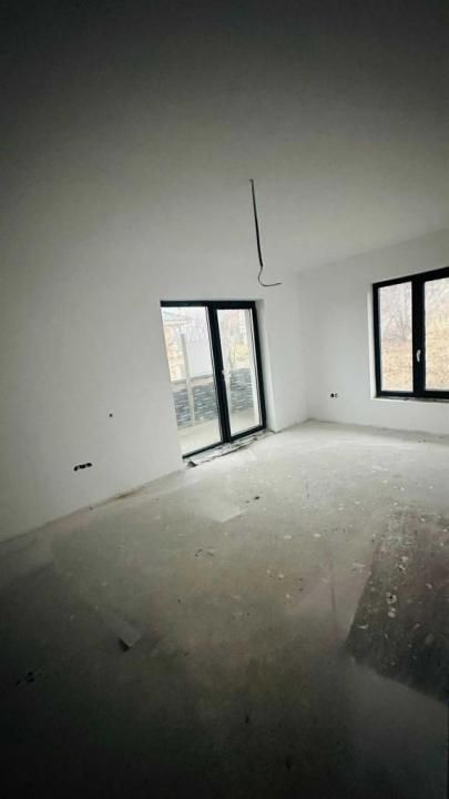 Casă nouă, modernă și spațioasă în centru Dezmir 203 mp cu garaj – fotografia 5 din 8