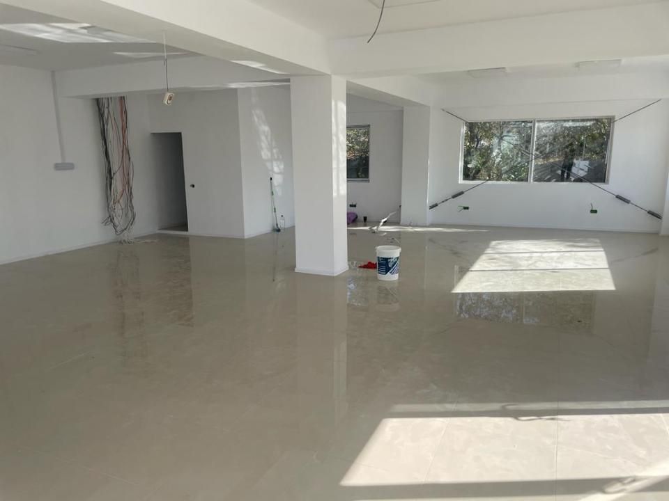 HALĂ INDUSTRIALĂ + BIROURI | 1.017 MP CONSTRUIȚI | TEREN 3.500 MP | – fotografia 3 din 9