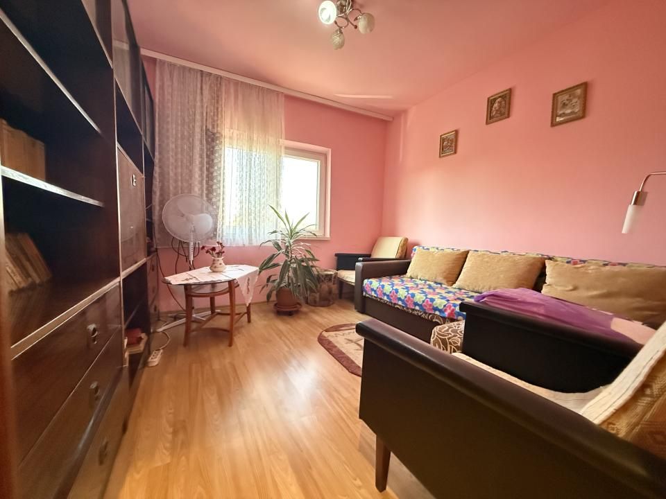 Apartament cu 3 camere, cu boxa si garaj, etaj 2 - Dambovita – fotografia 3 din 9