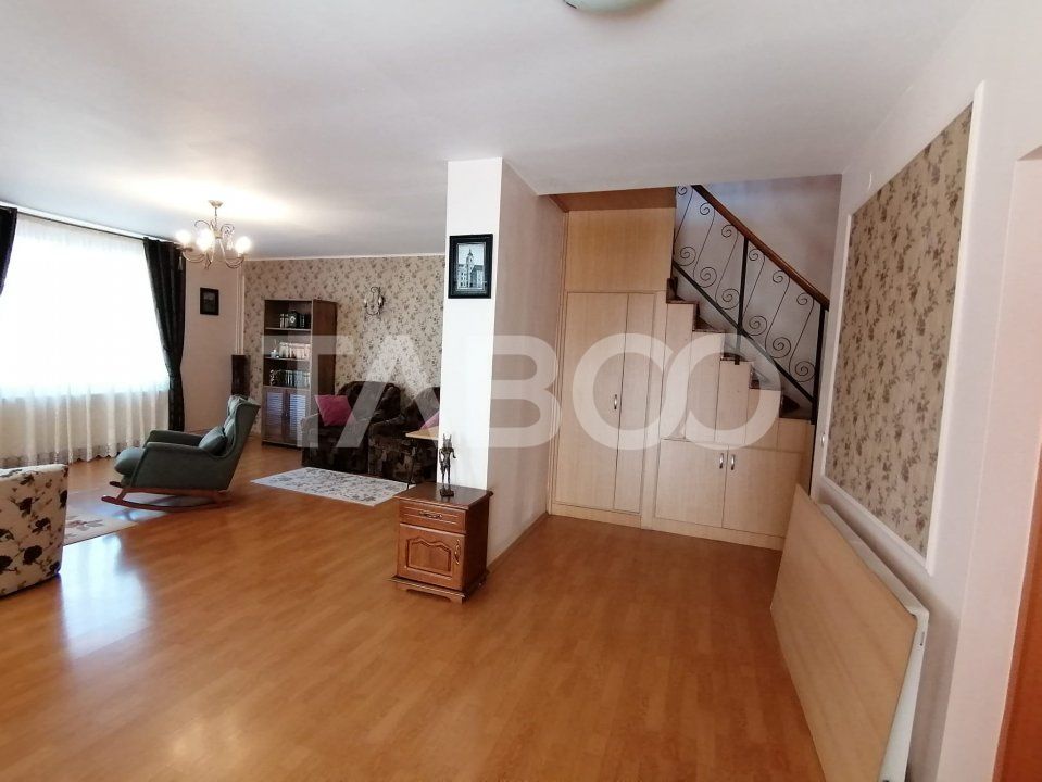 Casa individuala 6 camere de vanzare 250 mpu 361 mp teren zona Lupeni – fotografia 13 din 13