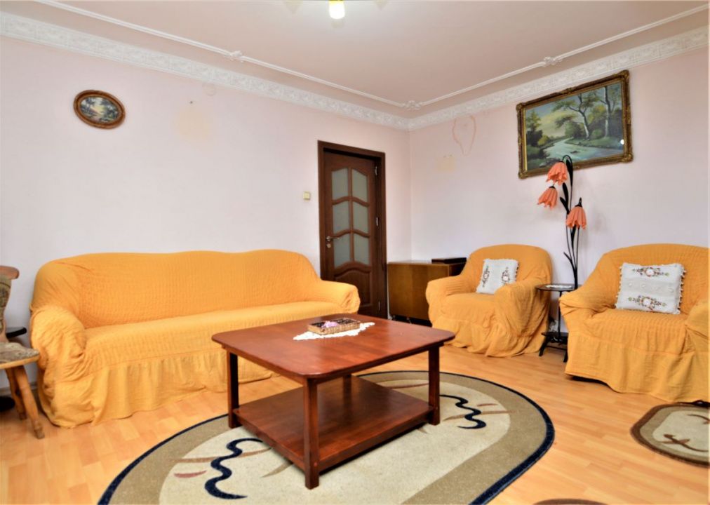 INCHIRIERE APARTAMENT 3 CAMERE VITAN-FOISORULUI – fotografia 2 din 26
