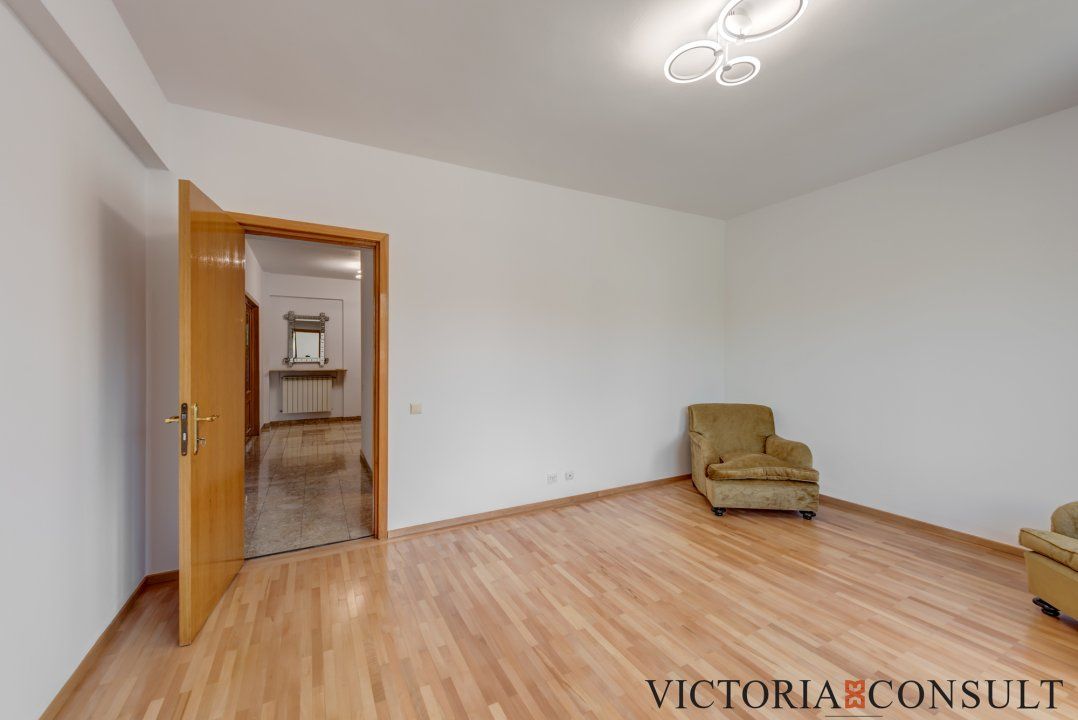 Sediu de firmă cu personalitate | La vilă, grădină, terasă, 3 parcări | 1 Mai – fotografia 10 din 25