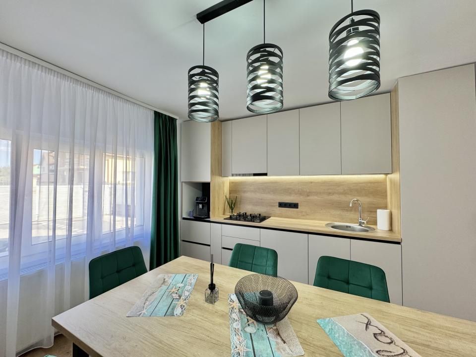 Casă 7 camere, P+M, renovată,  – Cartierul Tineretului – fotografia 3 din 21