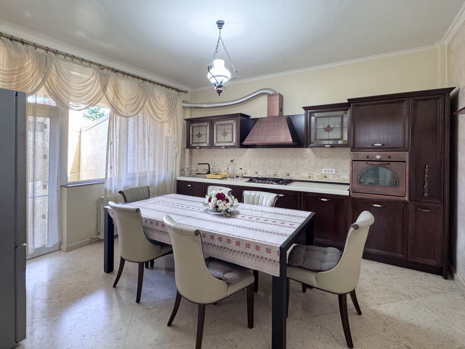 Vilă de închiriat spatioasă | 6 camere | Garaj spatios | Pozitie Centrala – fotografia 9 din 18