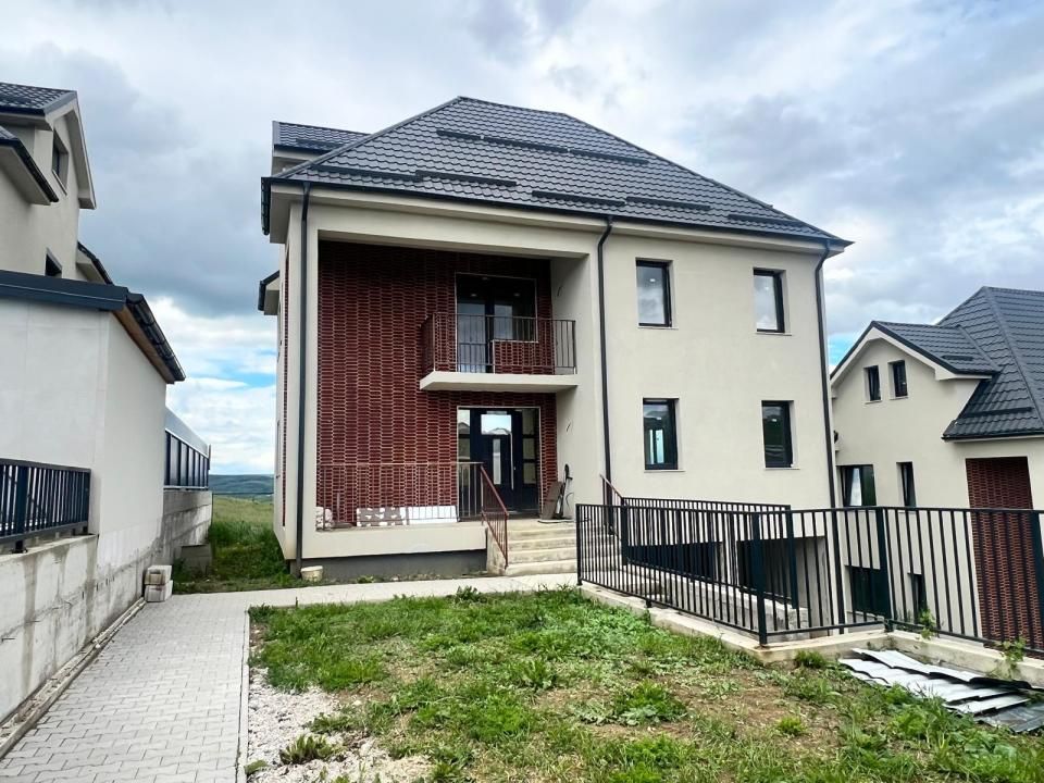 Casa individuala, 5 camere, 180 mp-Dezmir – fotografia 1 din 6