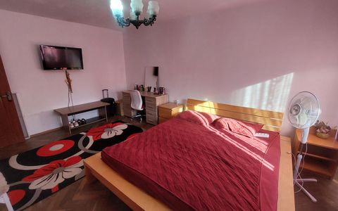 Apartament 3 camere, decomandat, parter, cartierul 1 Mai, zona Pelendava