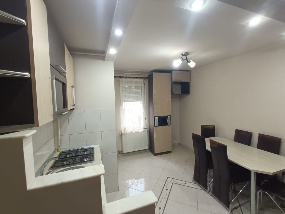 Apartament cu 3 camere, etaj 2, de vânzare în mun. Reghin, bld. Unirii – fotografia 2 din 9
