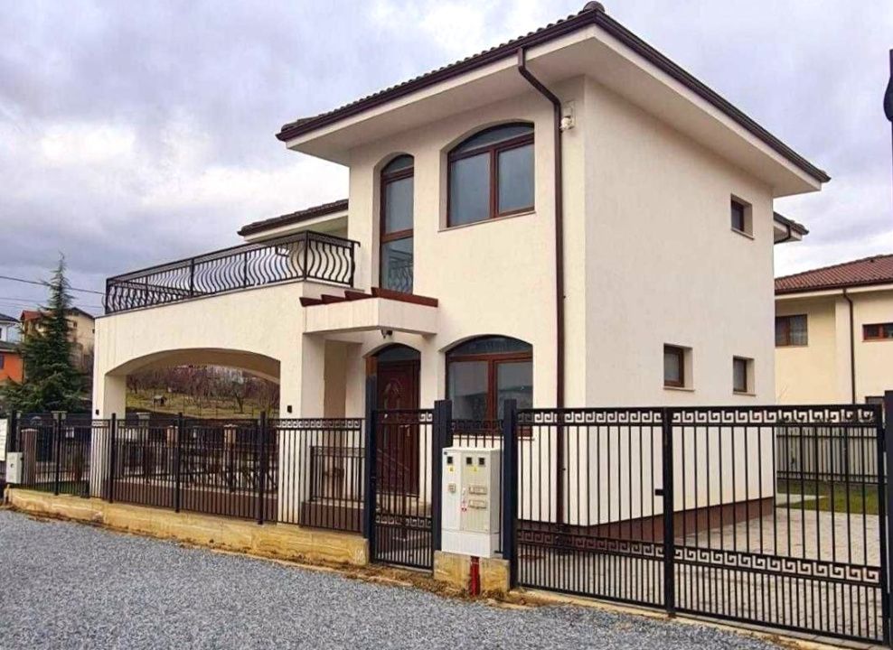 Casa individuala cu CF, constructie premium – fotografia 1 din 8