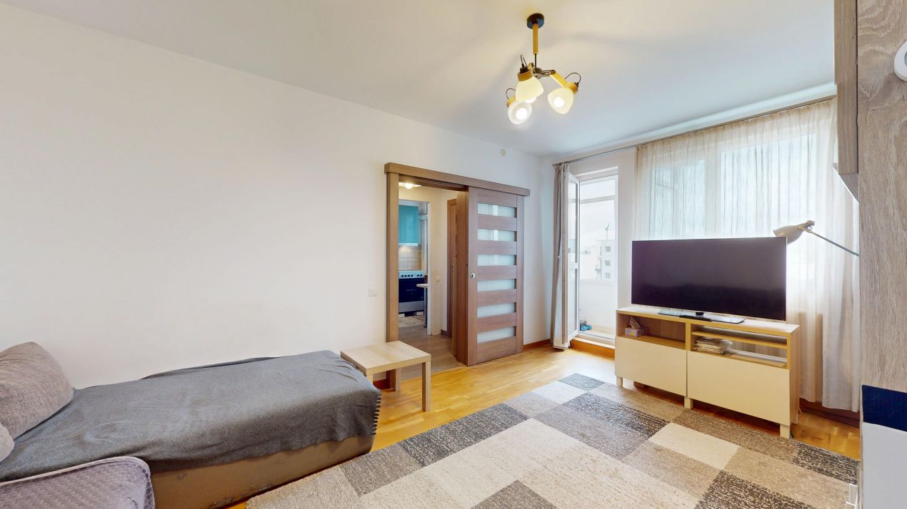 Apartament cu 2 camere de vanzare - Mihalache - Piata 1 Mai – fotografia 1 din 13