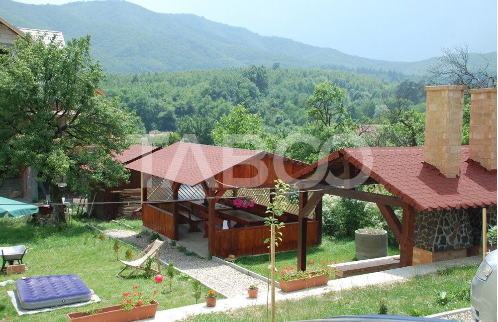 Pensiune 13 camere 16 bai sauna piscina si teren 1565 mp Cisnadioara – fotografia 2 din 42