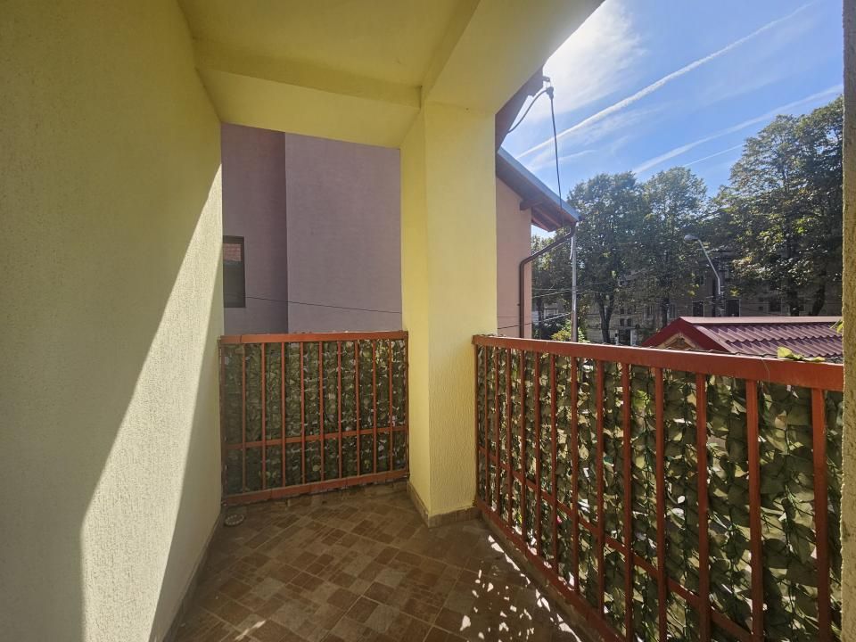 Casa familiei tale lângă Bulevardul Castanilor – fotografia 13 din 17