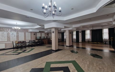 Spatiu comercial, 800mp, Rovine, zona Piata Centrala