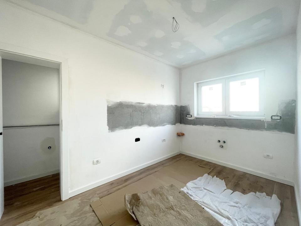 Duplex cu 5 camere separat prin camera tehnica - Mosnita Noua – fotografia 3 din 14