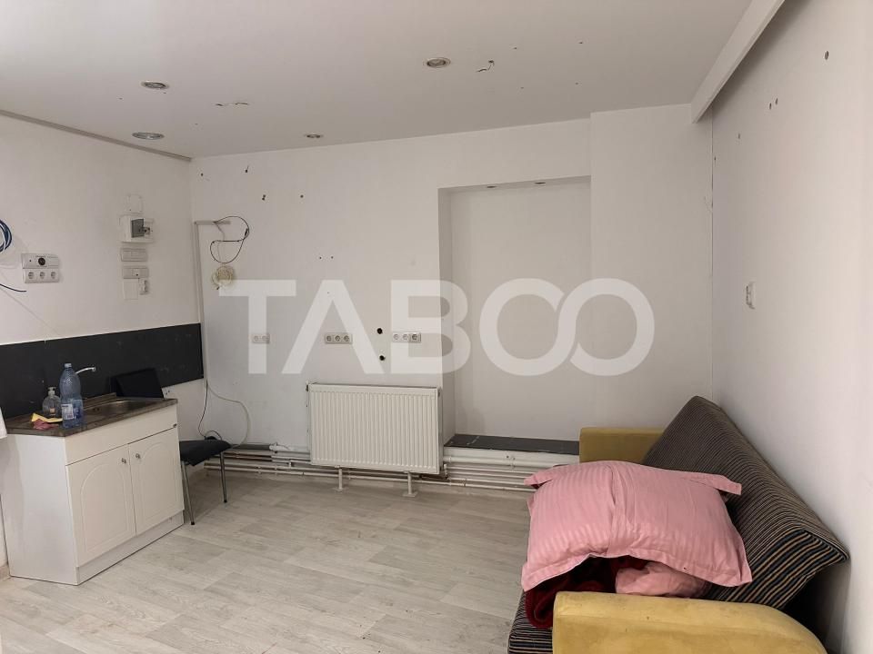 Spatiu comercial 28 mp renovat Orasul de Jos Sibiu de inchiriat – fotografia 1 din 7