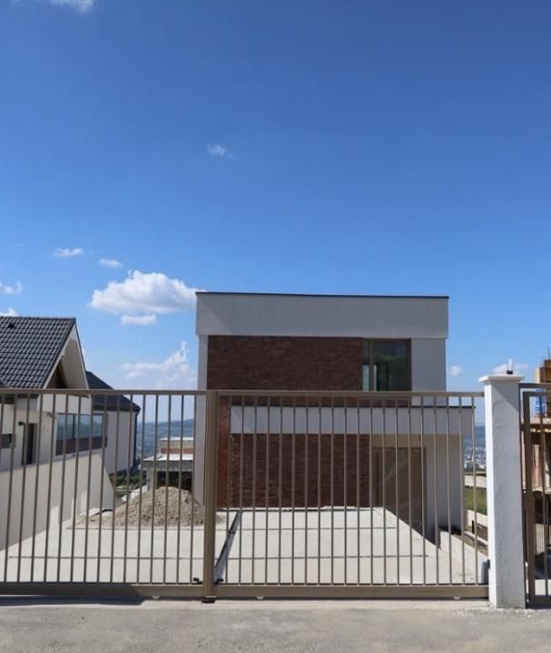 Casă individuală premium cu panoramă superbă asupra orașului Zona Wanderland – fotografia 1 din 6