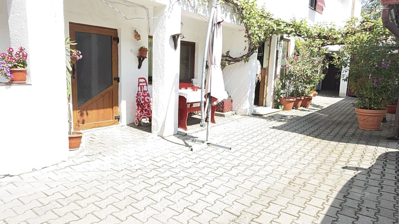 Sebeș Centru – Casă cu suflet 7 Camere 700 mp Teren 2 Garaje Curte Gradină – fotografia 24 din 37