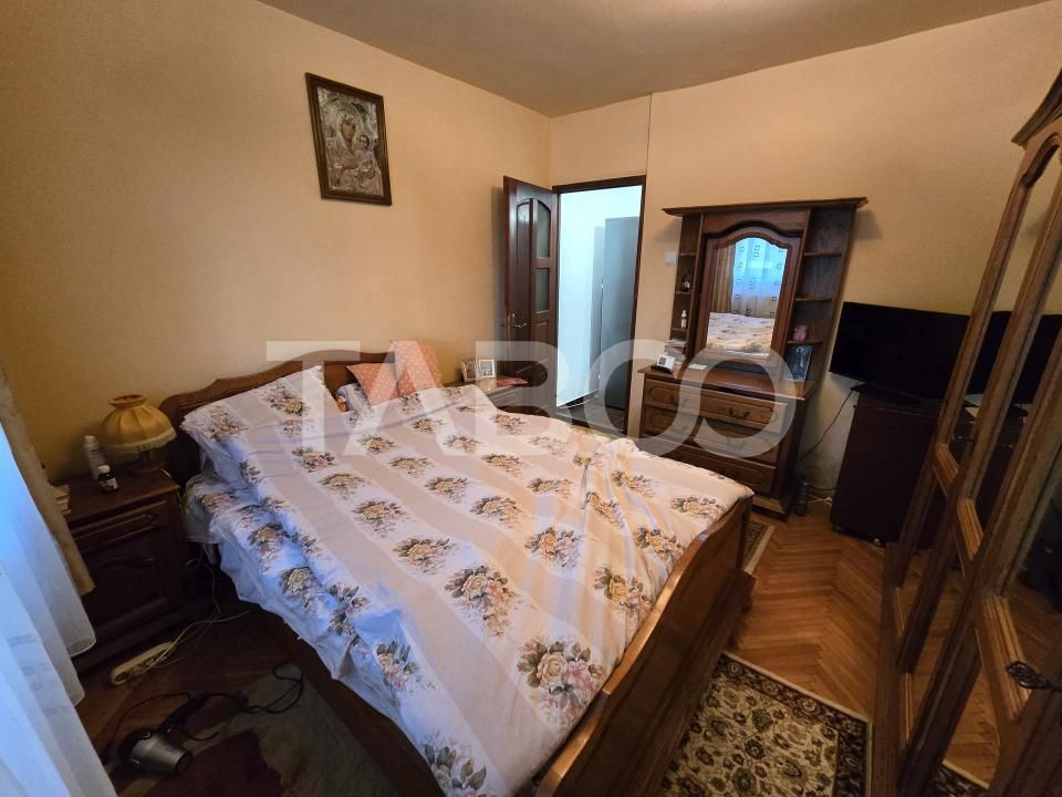 Apartament 3 camere decomandat 72 mpu 2 bai pivnita Vasile Aaron Sibiu – fotografia 10 din 12