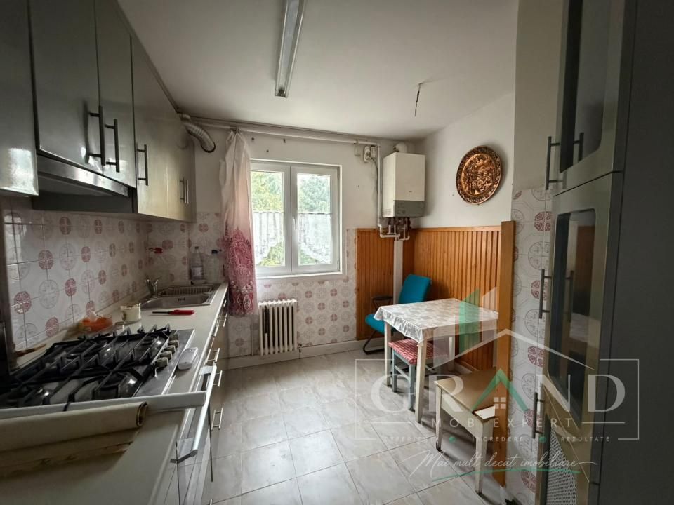 3 CAMERE DECOMANDAT |  BALCON | GARAJ | PIVNIȚĂ | CENTRALĂ PROPRIE | MĂNĂȘTUR – fotografia 3 din 18