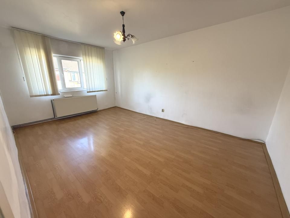 Apartament cu 3 camere, decomandat, 2 balcoane - Soarelui – fotografia 3 din 11