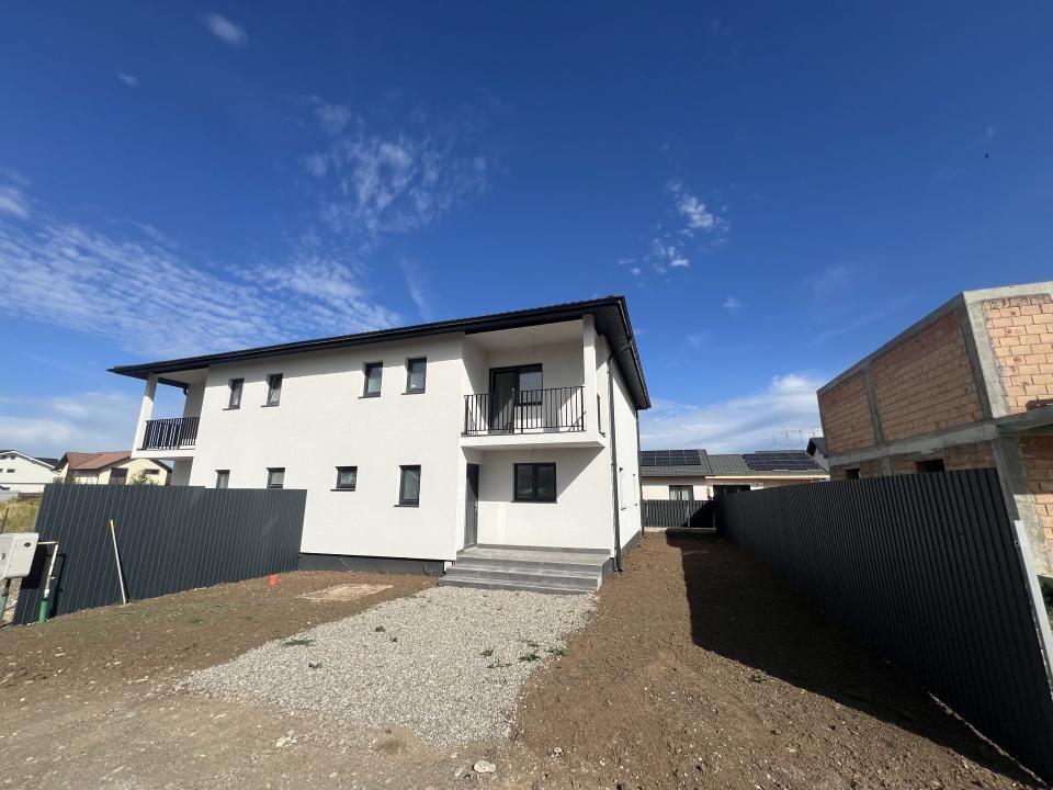 Casa-Duplex-129mp-Utili-250mp-Curte-Izvor-Tarlungeni – fotografia 1 din 17