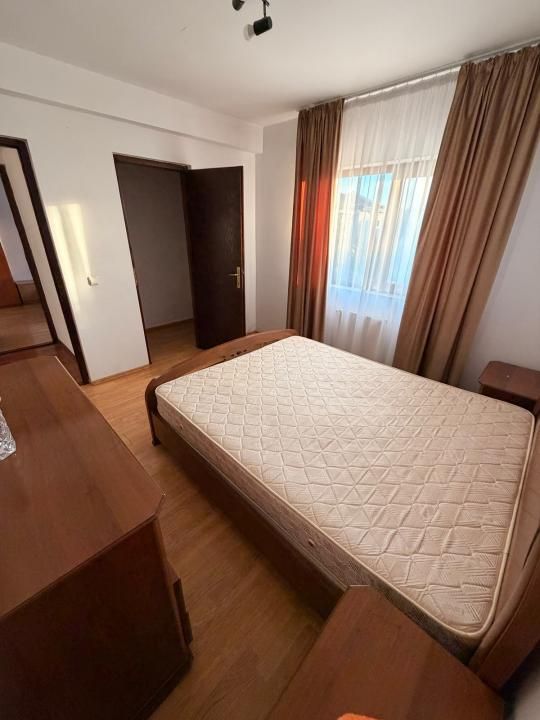 Casa cu 4 camere de inchiriat, Universitatii, cartier Europa, Oradea – fotografia 5 din 11