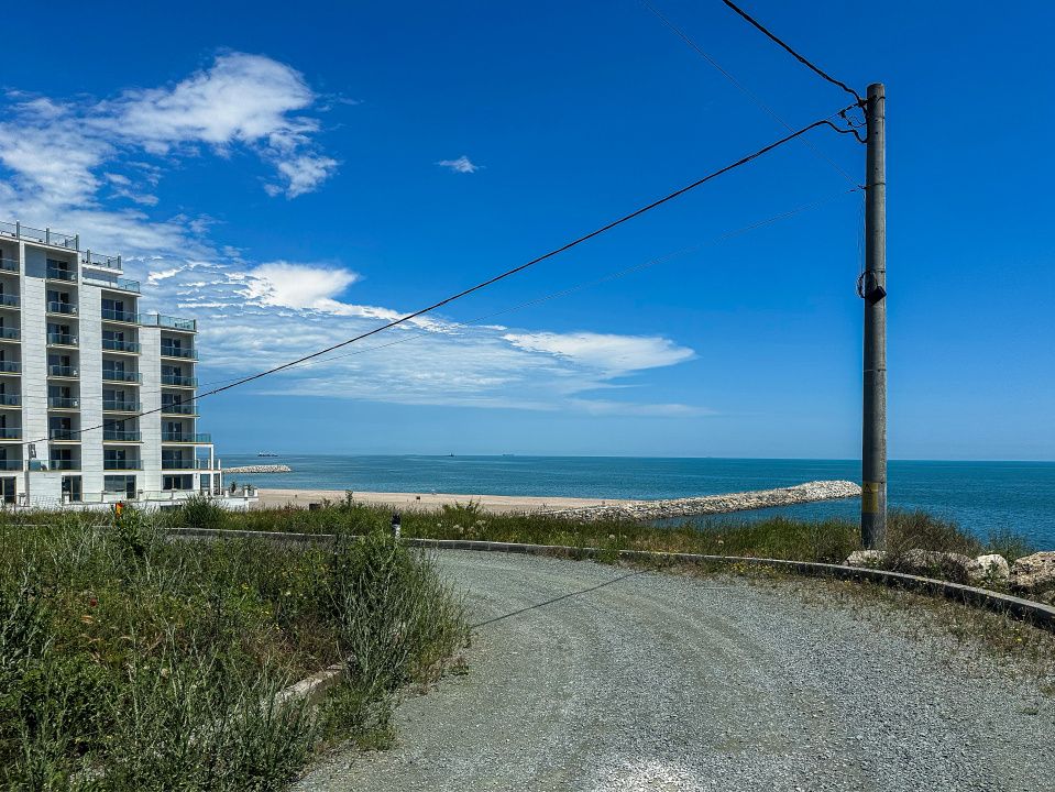 Teren in prima linie la mare, Costinesti - intravilan 1337 mp, utilități – fotografia 3 din 4
