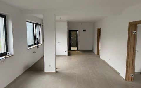 Spatiu comercial 80mp, terasa 200mp-Sannicoara