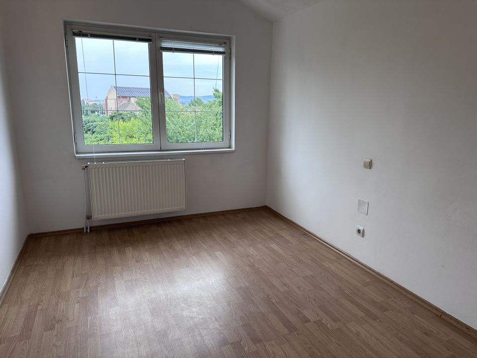 CASA DE INCHIRIAT I 4 CAMERE I 2 BAI I BUCATARIE I CETATE I NEMOBILATA – fotografia 15 din 18