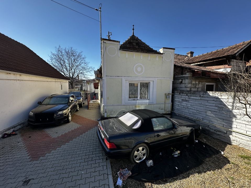 Casa Vanzare Centru Ultracentral 110 mp cu 581 Mp Teren Utilitati Asfalt – fotografia 2 din 5