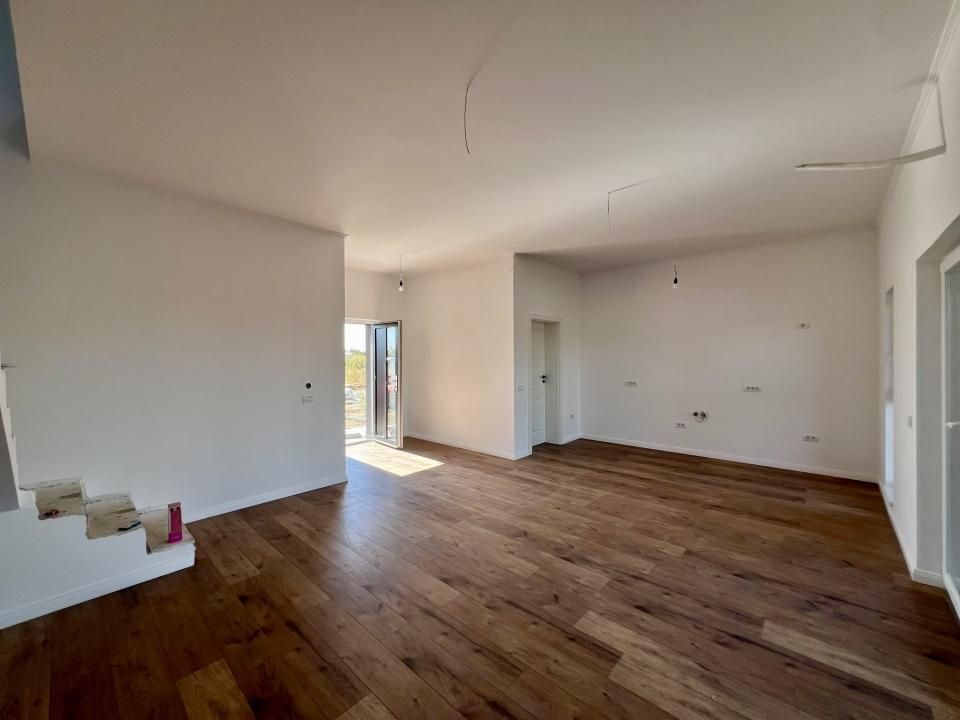 Triplex modern, 3 camere, 80 mp utili, 216 mp teren - Zona Sacalaz – fotografia 3 din 9