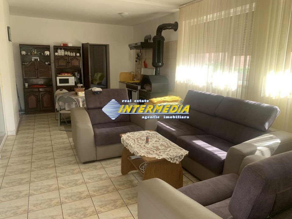 Casa de vanzare 5 camere teren aferent 1410 mp cu toate utilitatile zona Oarda – fotografia 1 din 33