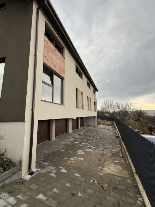 EXCLUSIVITATE !! COM 0% !! De vânzare duplex 4 cam 160 mpu D+P+E str Oasului – fotografia 3 din 31