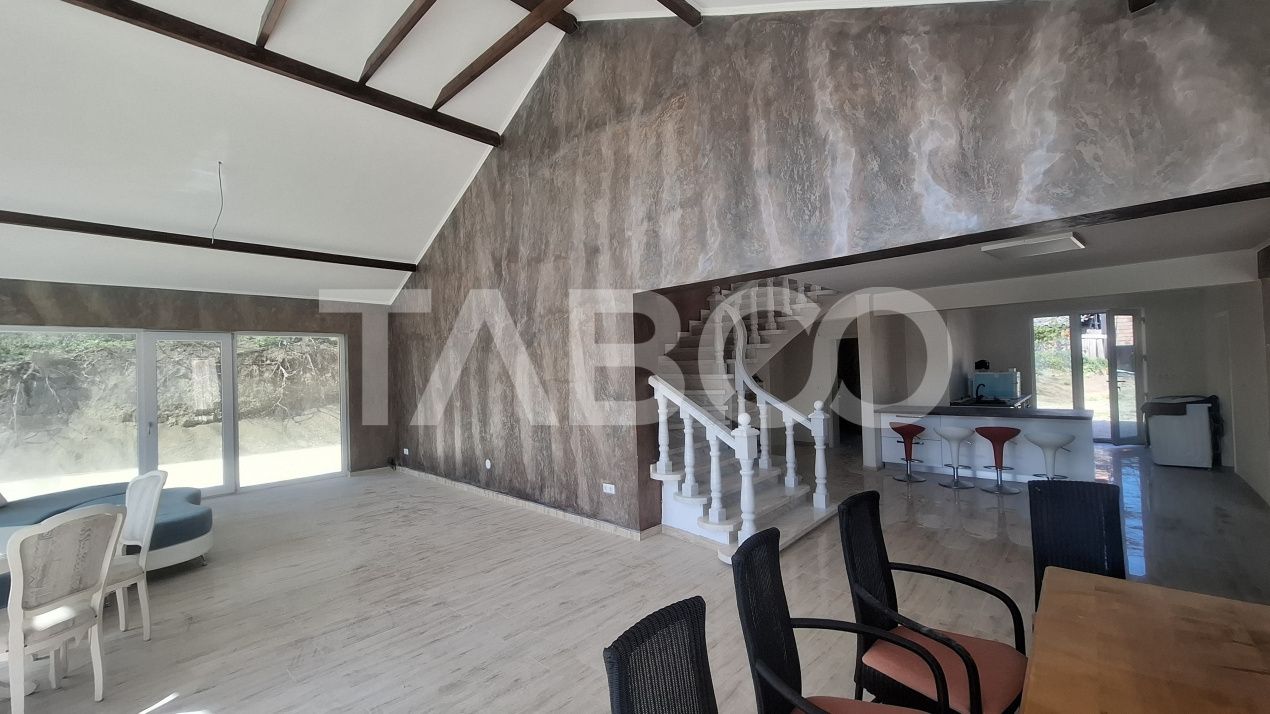 Casa de vanzare 405 mp utili 2 garaje 250 mp terase Slimnic Sibiu – fotografia 2 din 19
