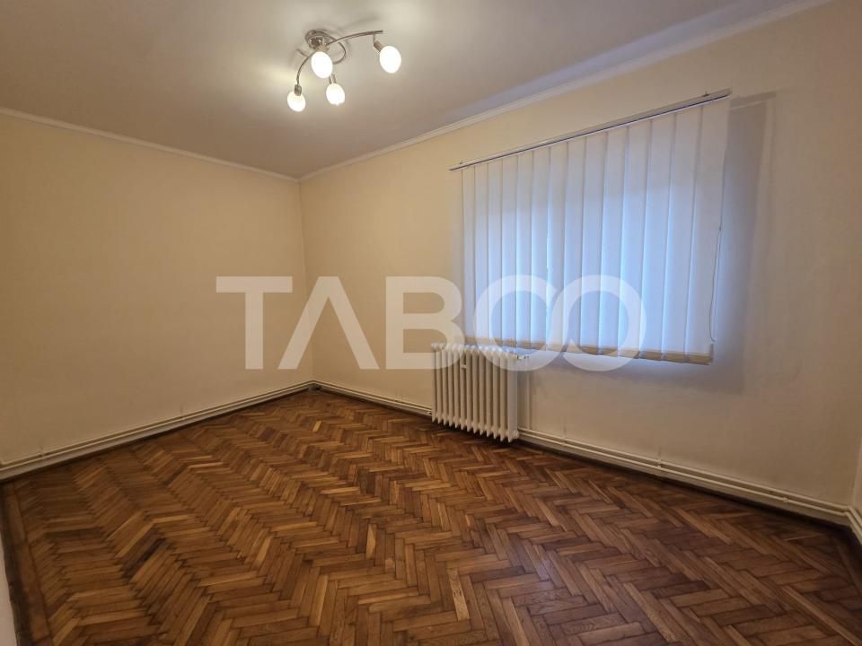 Apartament 4 camere de inchiriat Bulevardul Unirii acces din strada – fotografia 7 din 11