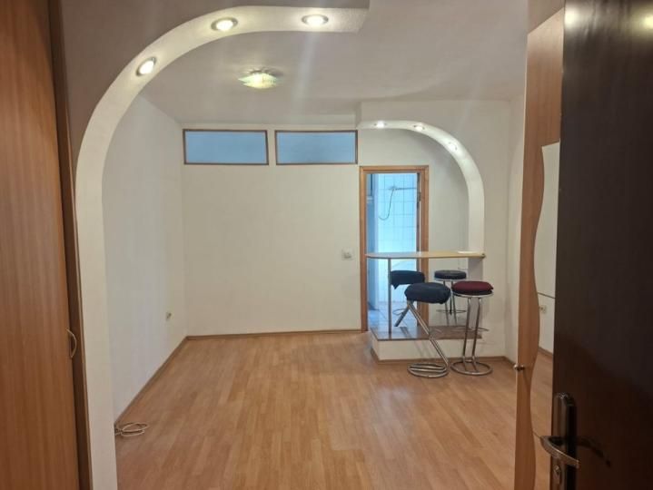 2 Camere de vanzare | Mosilor | Metrou | Bloc Reabilitat | Necesita Renovare – fotografia 1 din 15