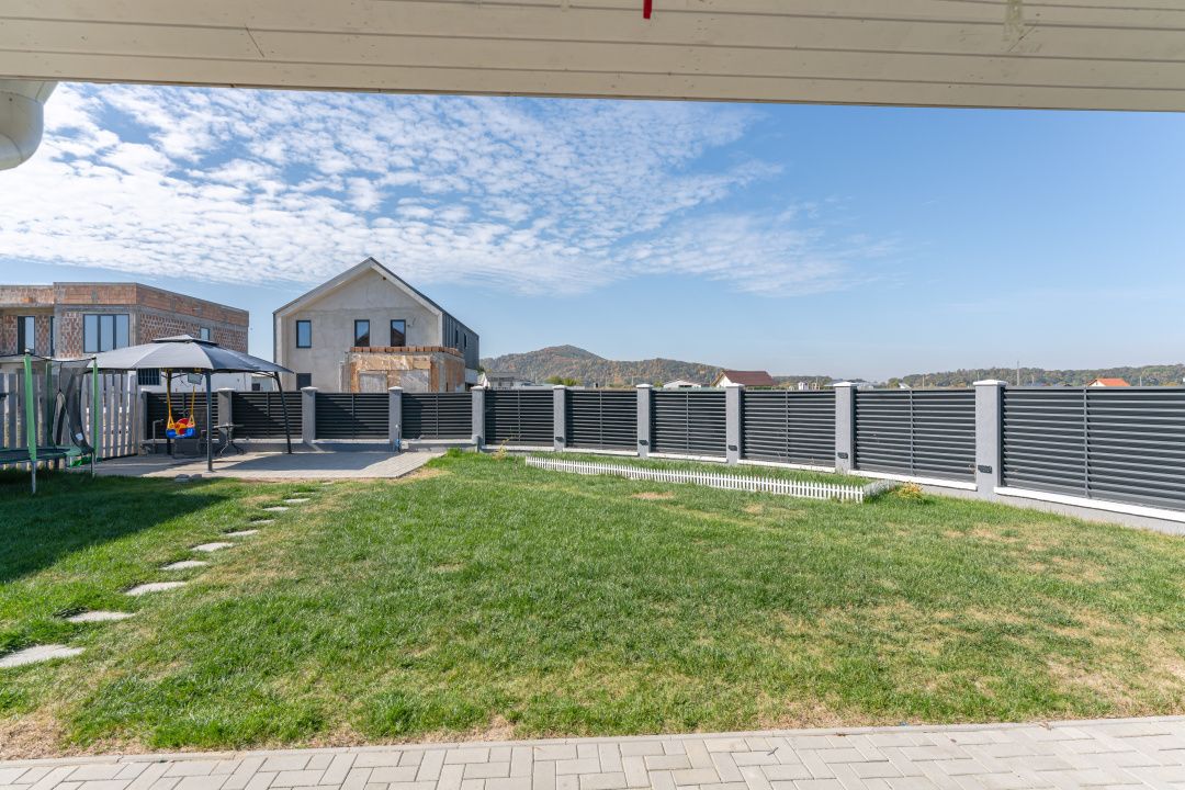 Casa in Harman, cu 4 dormitoare, terasa generoasa si teren de 652 mp – fotografia 37 din 39