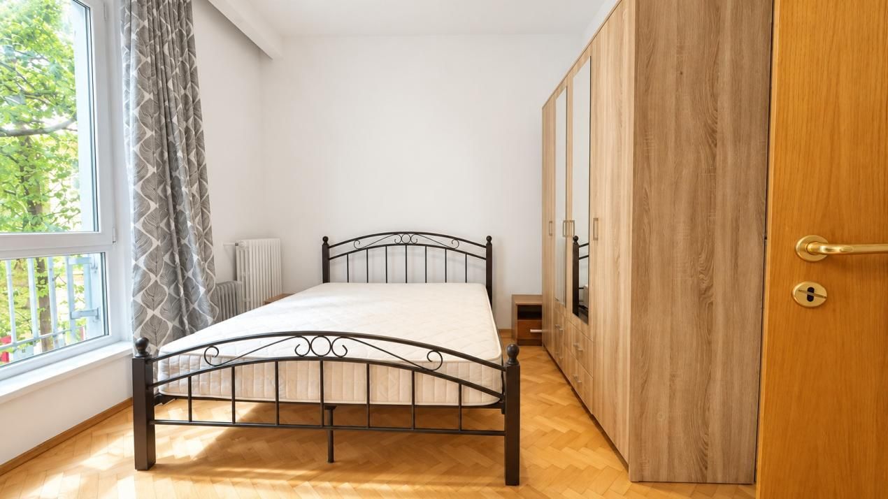 ÎNCHIRIERE UNIVERSITATE – CÂMPINEANU, 2 CAMERE, 60 MP – fotografia 2 din 6