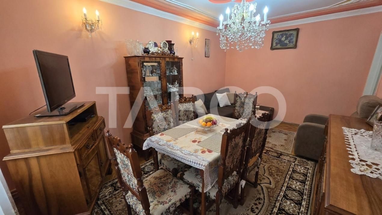 De vanzare - Apartament 83mp 4 camere decomandate etaj 1Vasile Aaron – fotografia 3 din 11