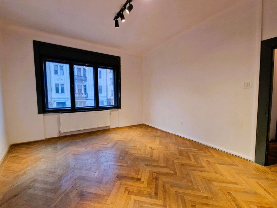 Apartament central cu farmec istoric pe Bulevardul Eroilor – fotografia 3 din 14