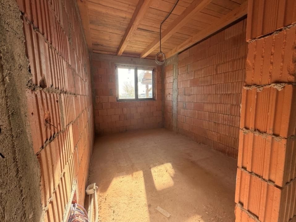 Casa individuala pe parter, 4 camere, 2 bai la gri/rosu - Giarmata Vii – fotografia 5 din 12