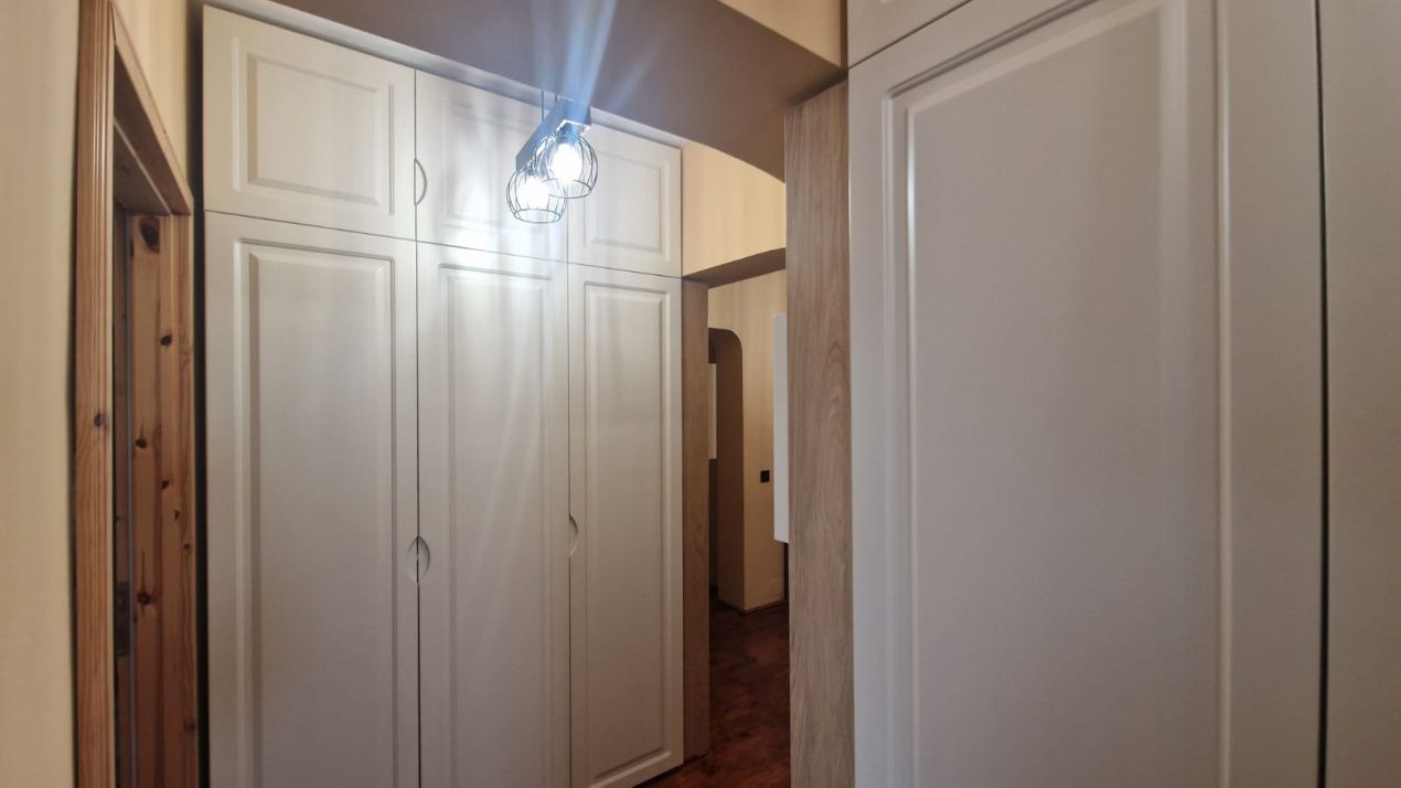 Apartament 3 camere, decomandat, 100mp, Calea Severinului zona Hotel Grim – fotografia 11 din 14