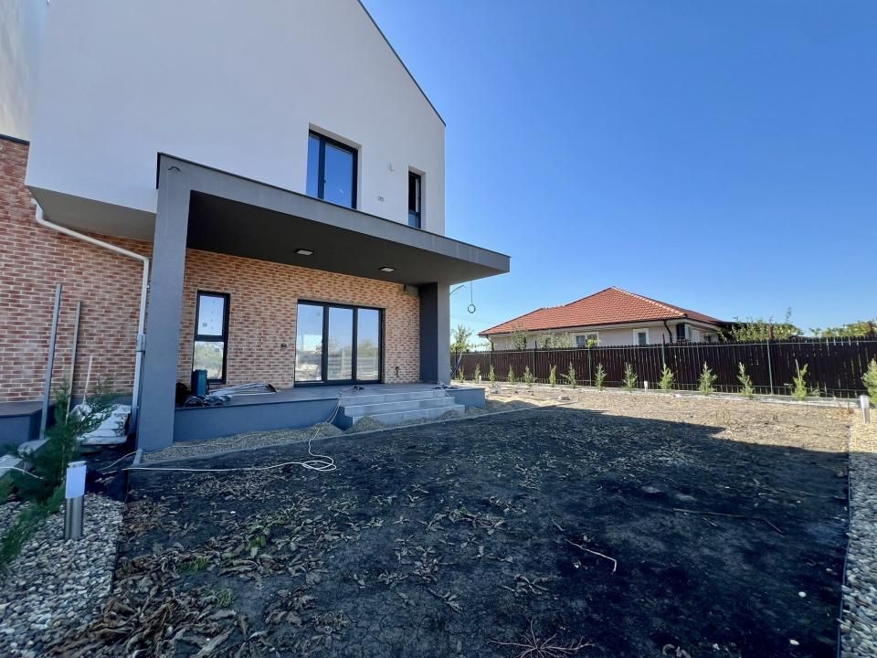 Triplex modern, 4 camere, 103 mp utili, 316 mp teren - Zona Sacalaz – fotografia 1 din 12