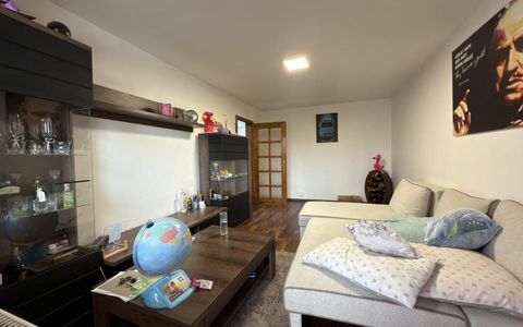Apartament 3 camere, decomandat, 53 mp - zona Lipovei